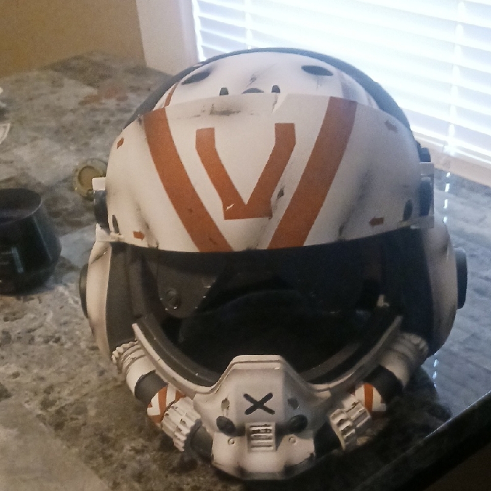 White and Orange Sci-Fi Helmet, Titanfall 2, Gutted, Damaged, Viper Helmet